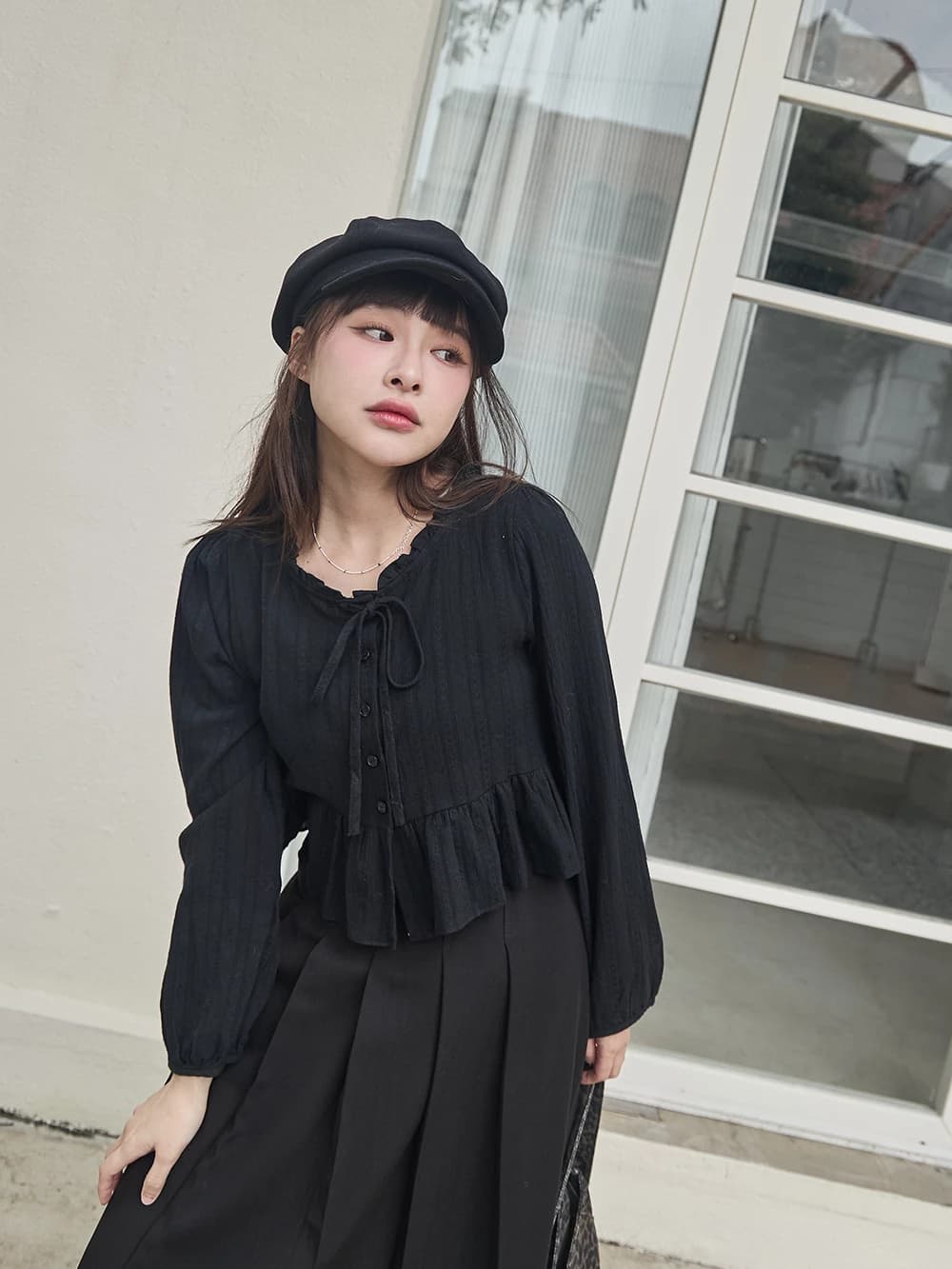 正韓-荷葉領綁帶排釦上衣