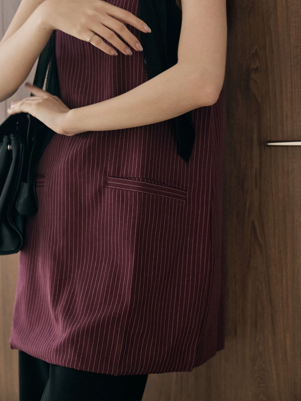 直條紋細肩短洋裝