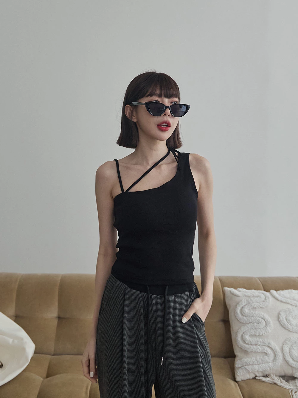 綁帶不對稱胸墊背心