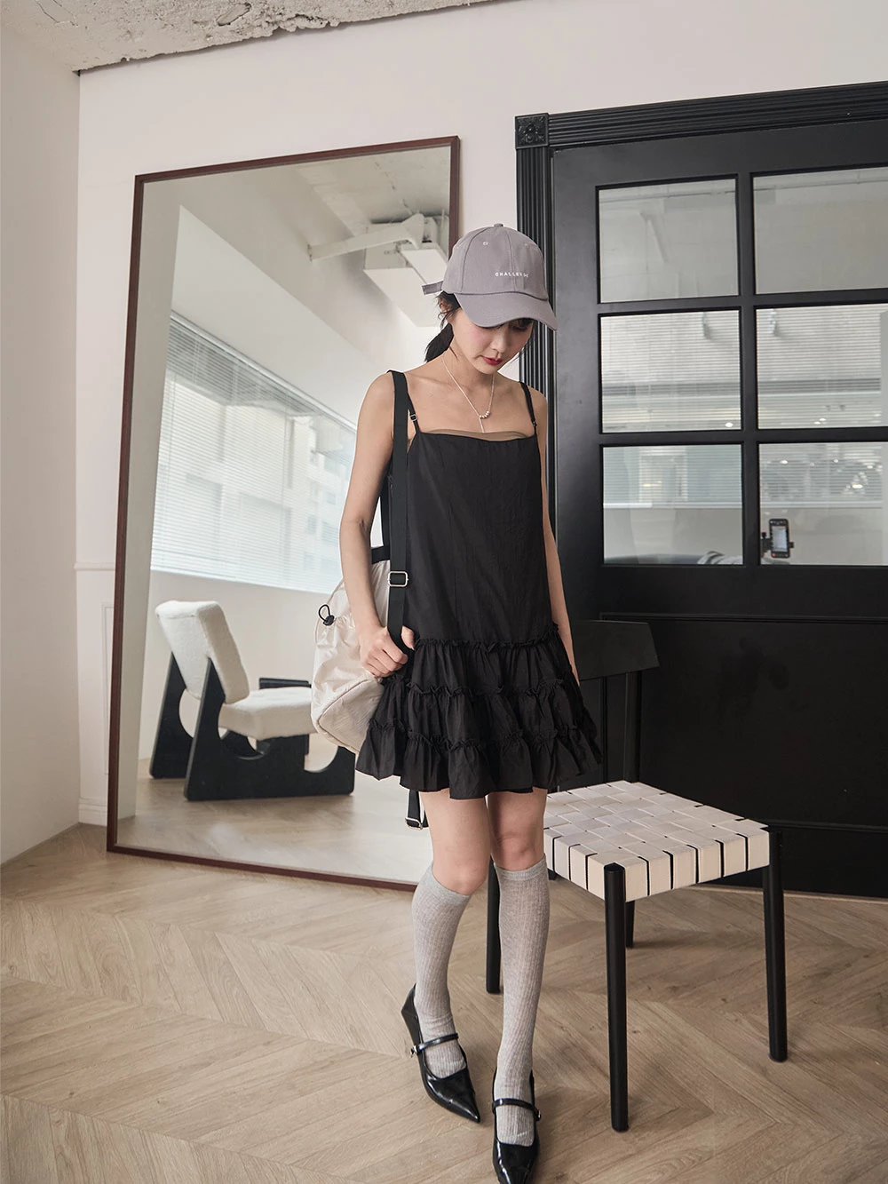 荷葉邊細肩平口洋裝