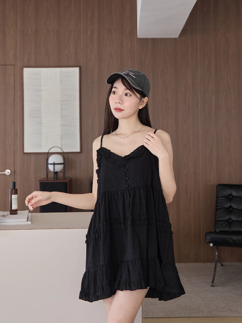 荷葉邊V領細肩洋裝