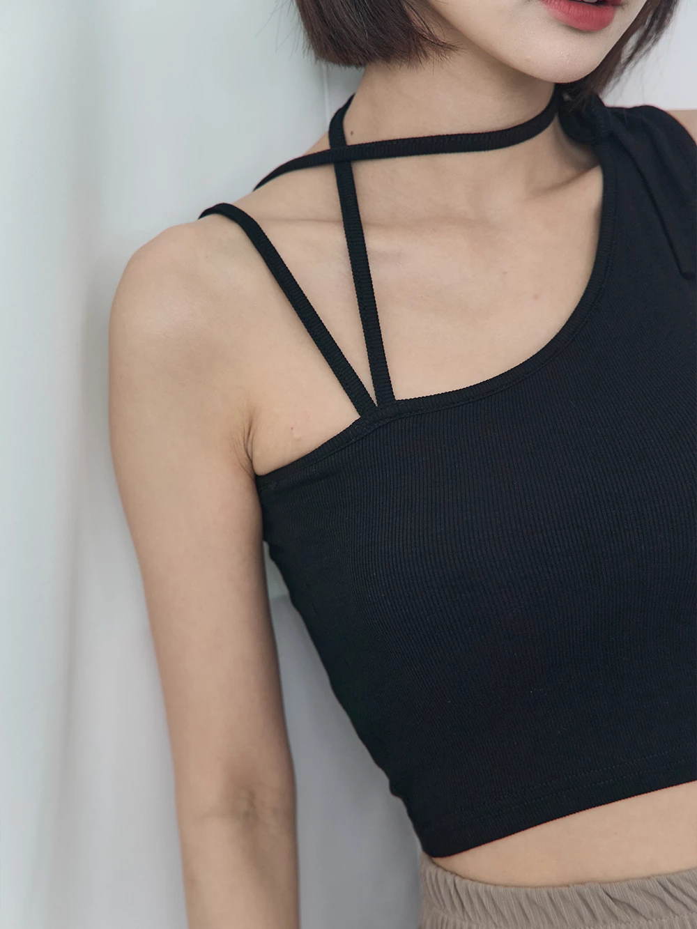 綁帶短版不對稱胸墊背心