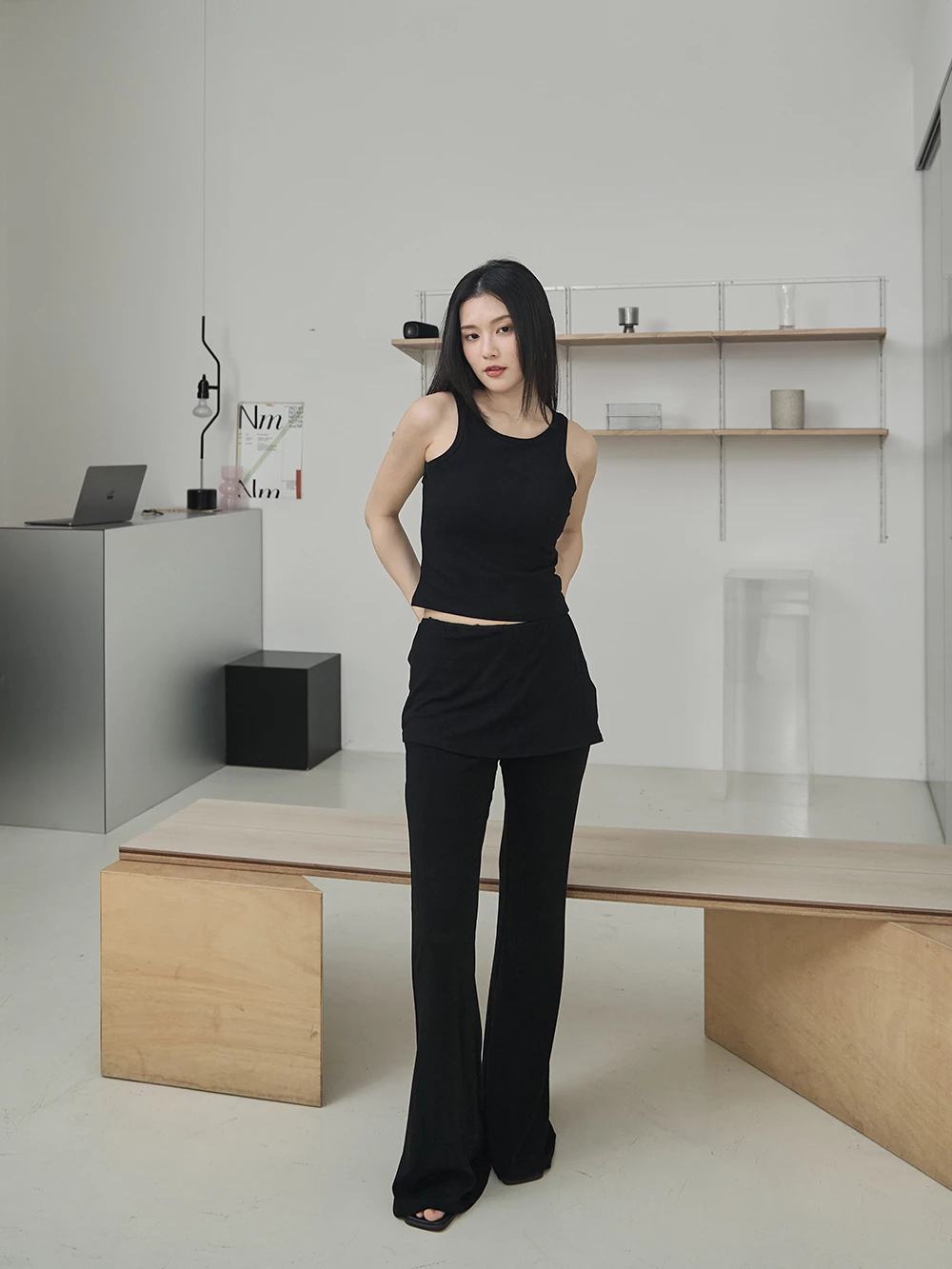 兩件式-削肩背心+微喇叭休閒長褲