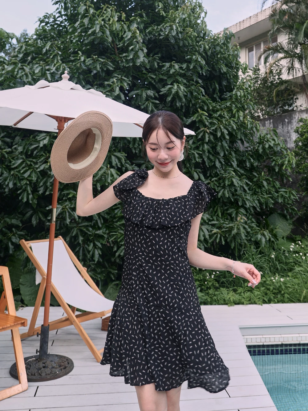 荷葉鬆緊領碎花洋裝-附綁帶