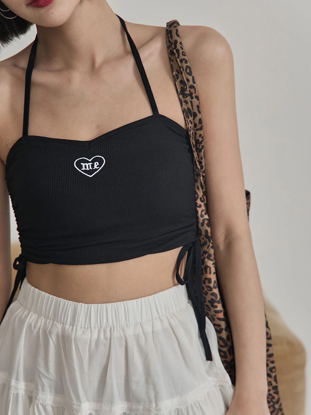 愛心刺繡繞頸胸墊背心