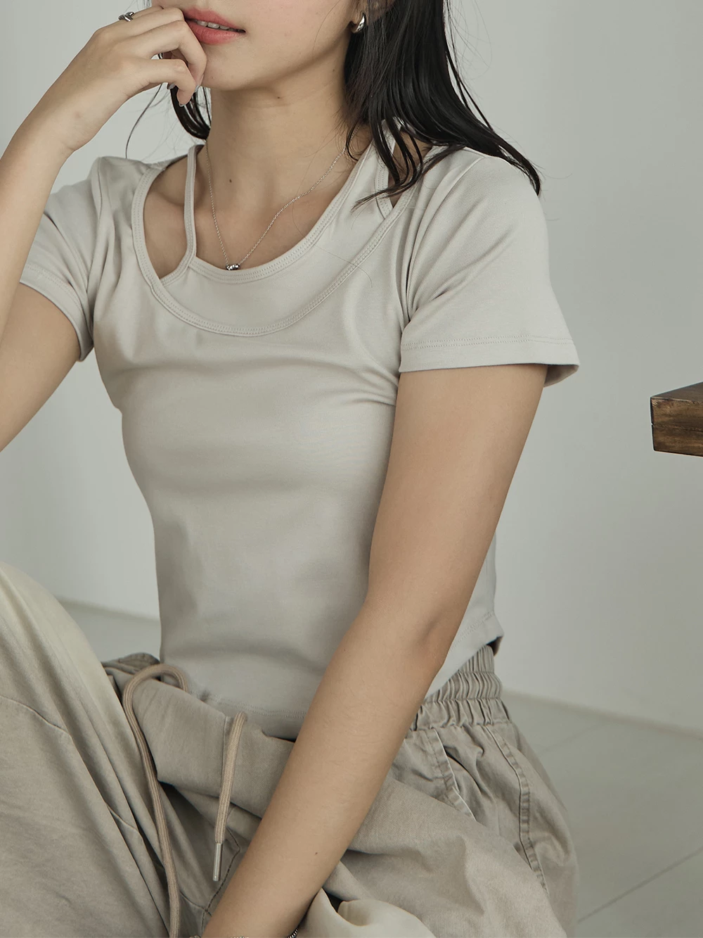 不對稱露肩假兩件上衣