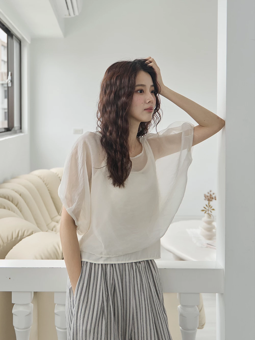 兩件式-輕薄透肌上衣+細肩背心