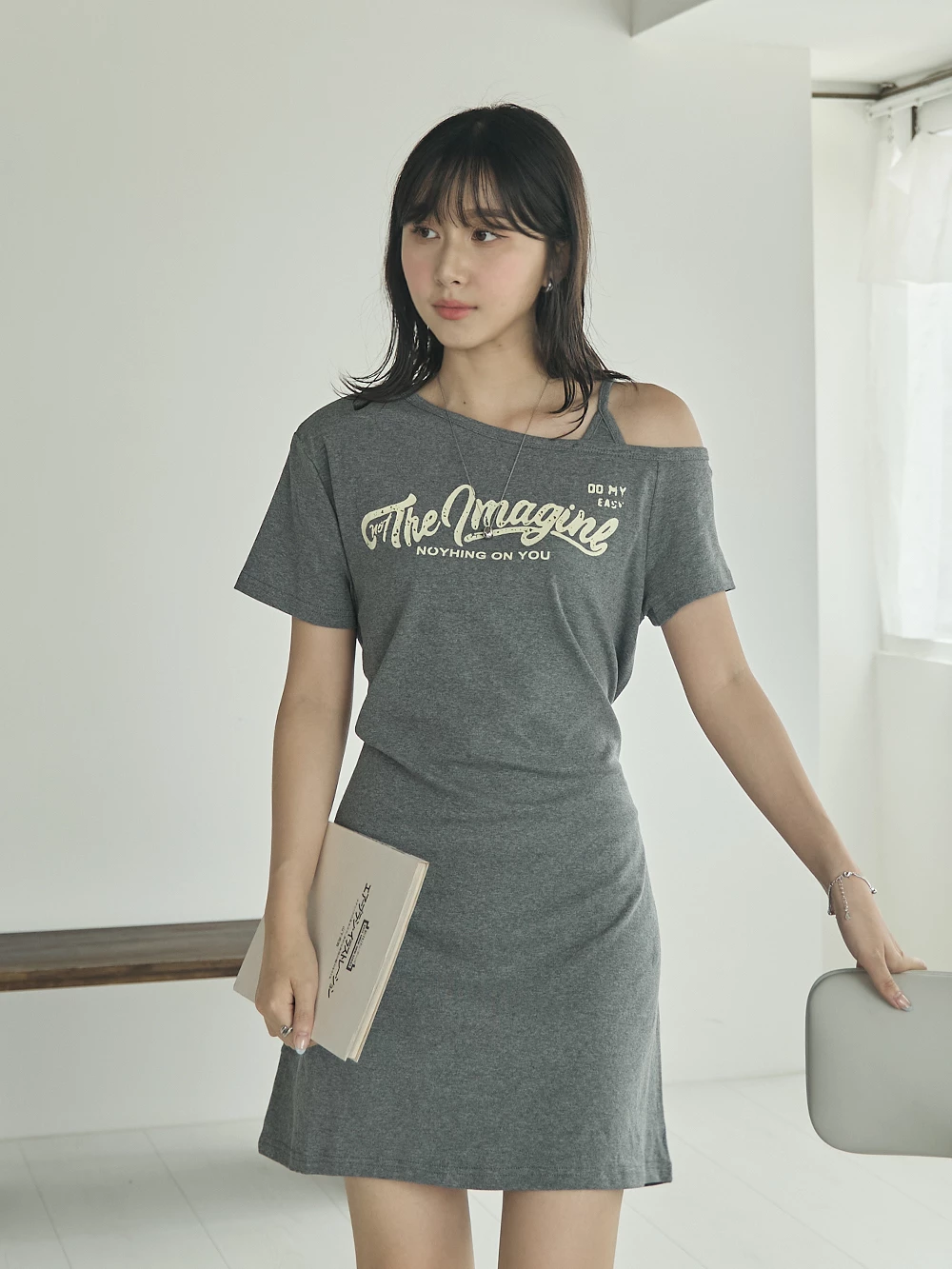 字母露肩綁帶洋裝