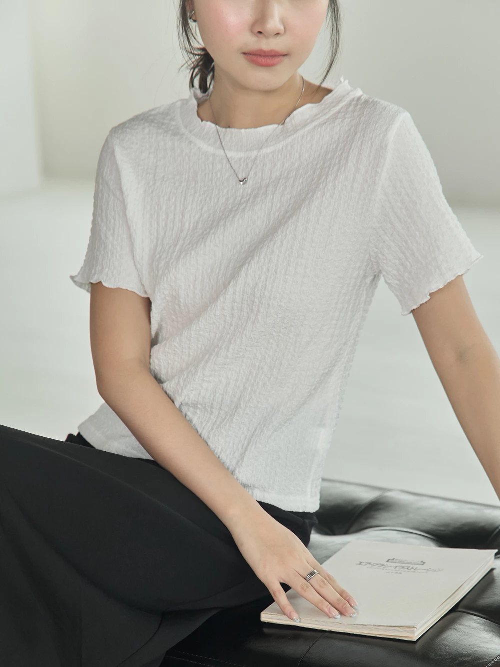 壓紋捲邊短袖上衣