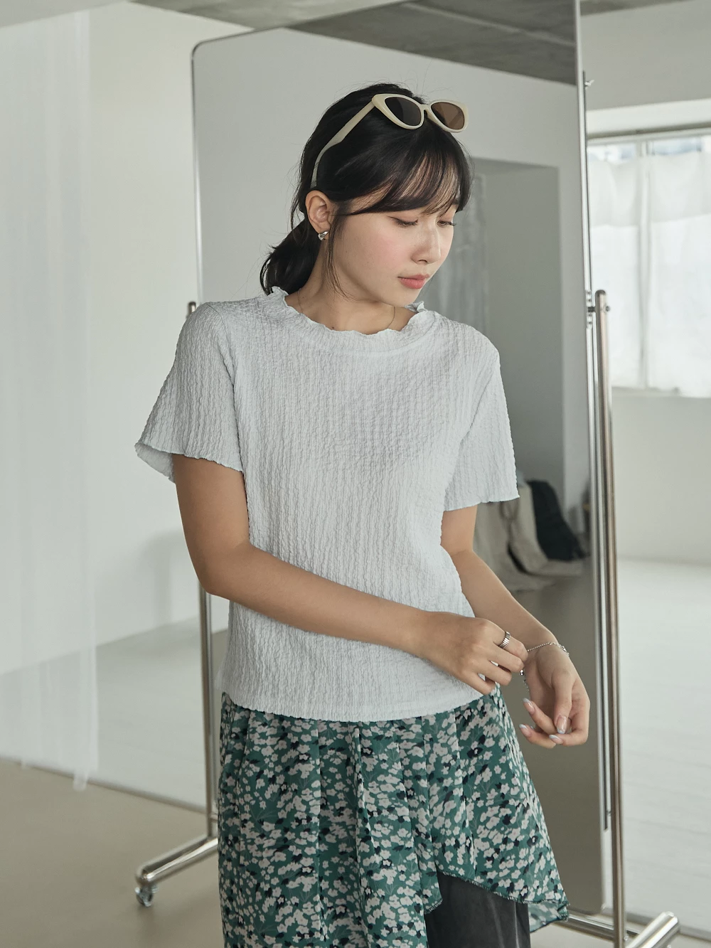 壓紋捲邊短袖上衣