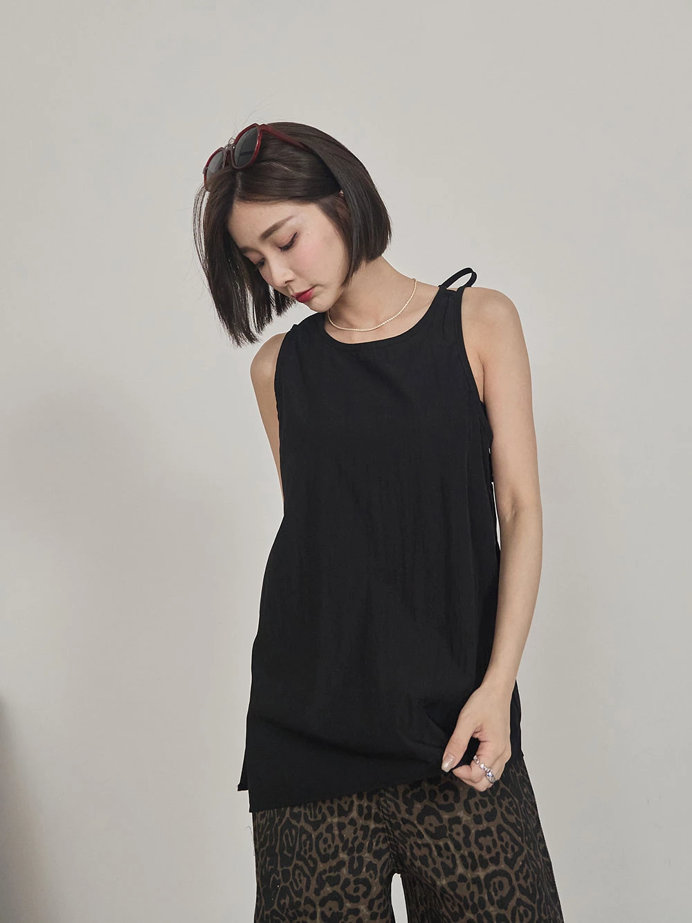 不對稱露背綁繩背心