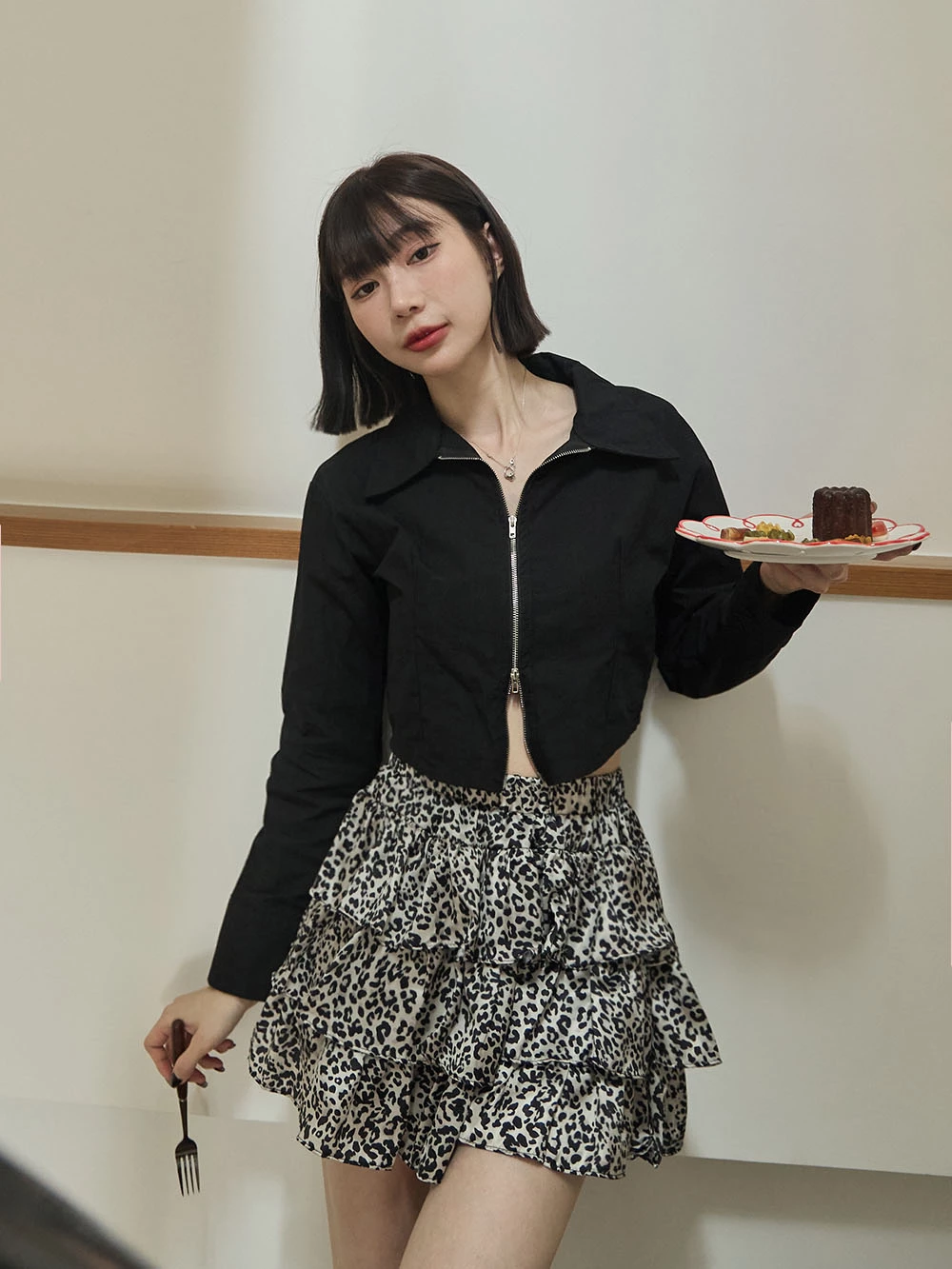 尖領短版拉鍊襯衫