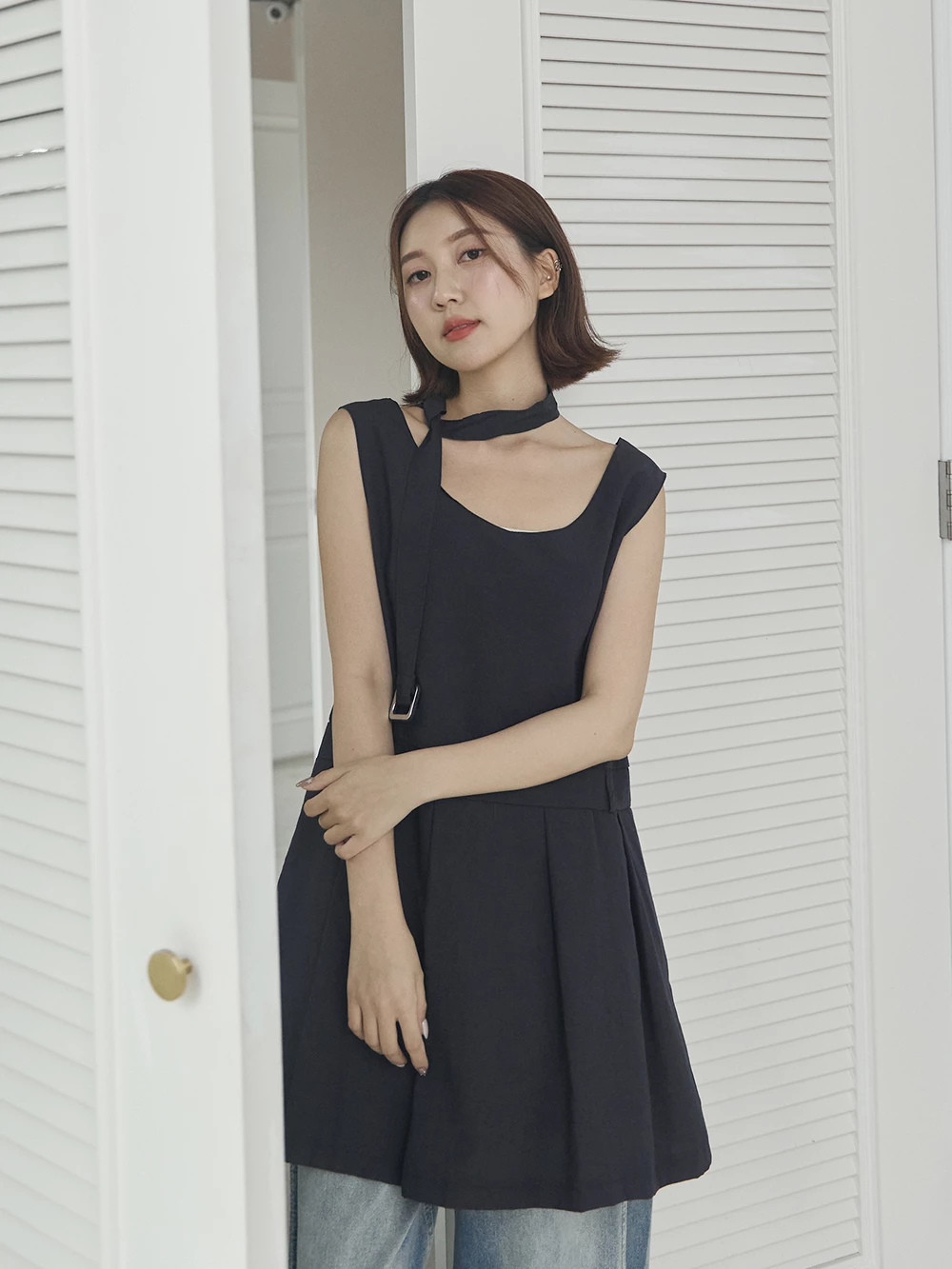 圓領薄料無袖上衣-附腰帶