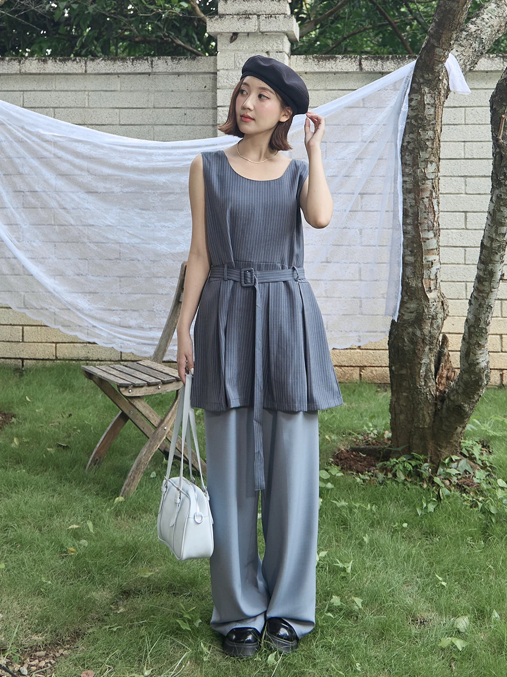 圓領薄料無袖上衣-附腰帶