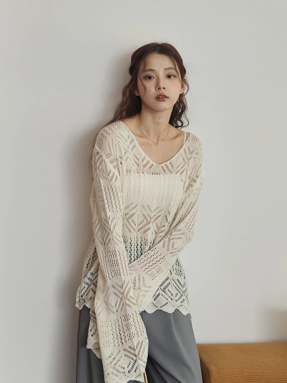 簍空蕾絲喇叭袖上衣