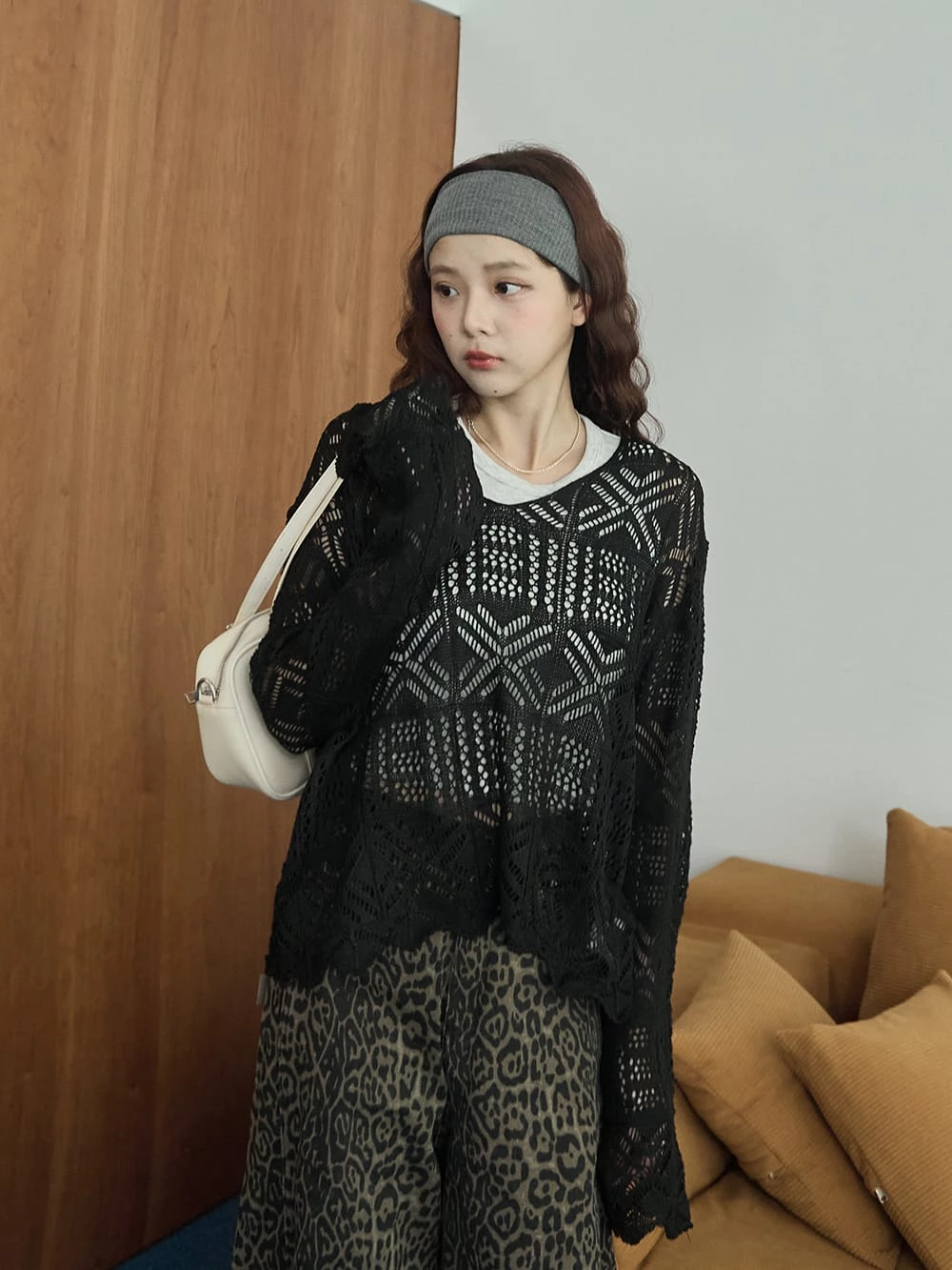 簍空蕾絲喇叭袖上衣