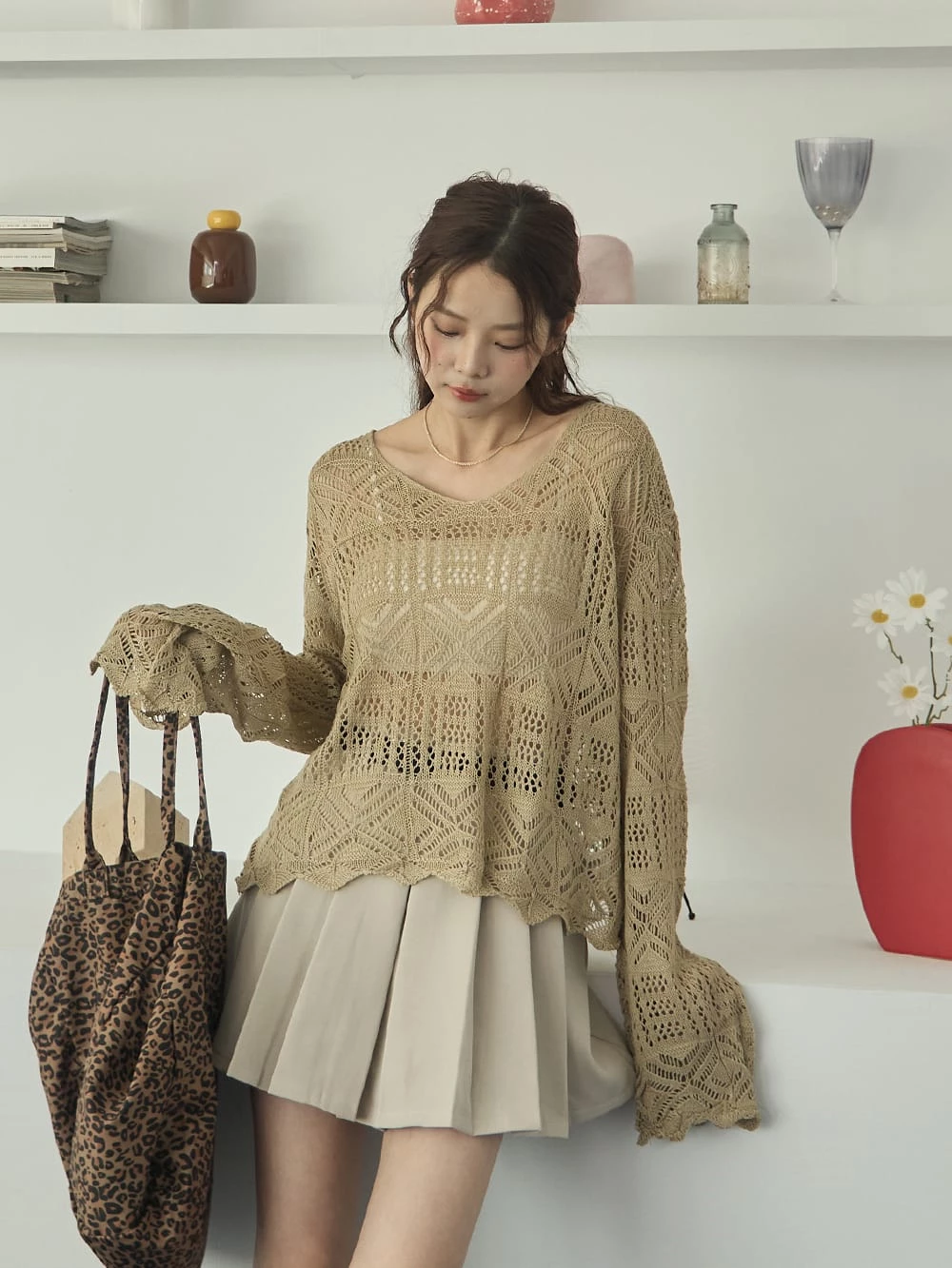 簍空蕾絲喇叭袖上衣