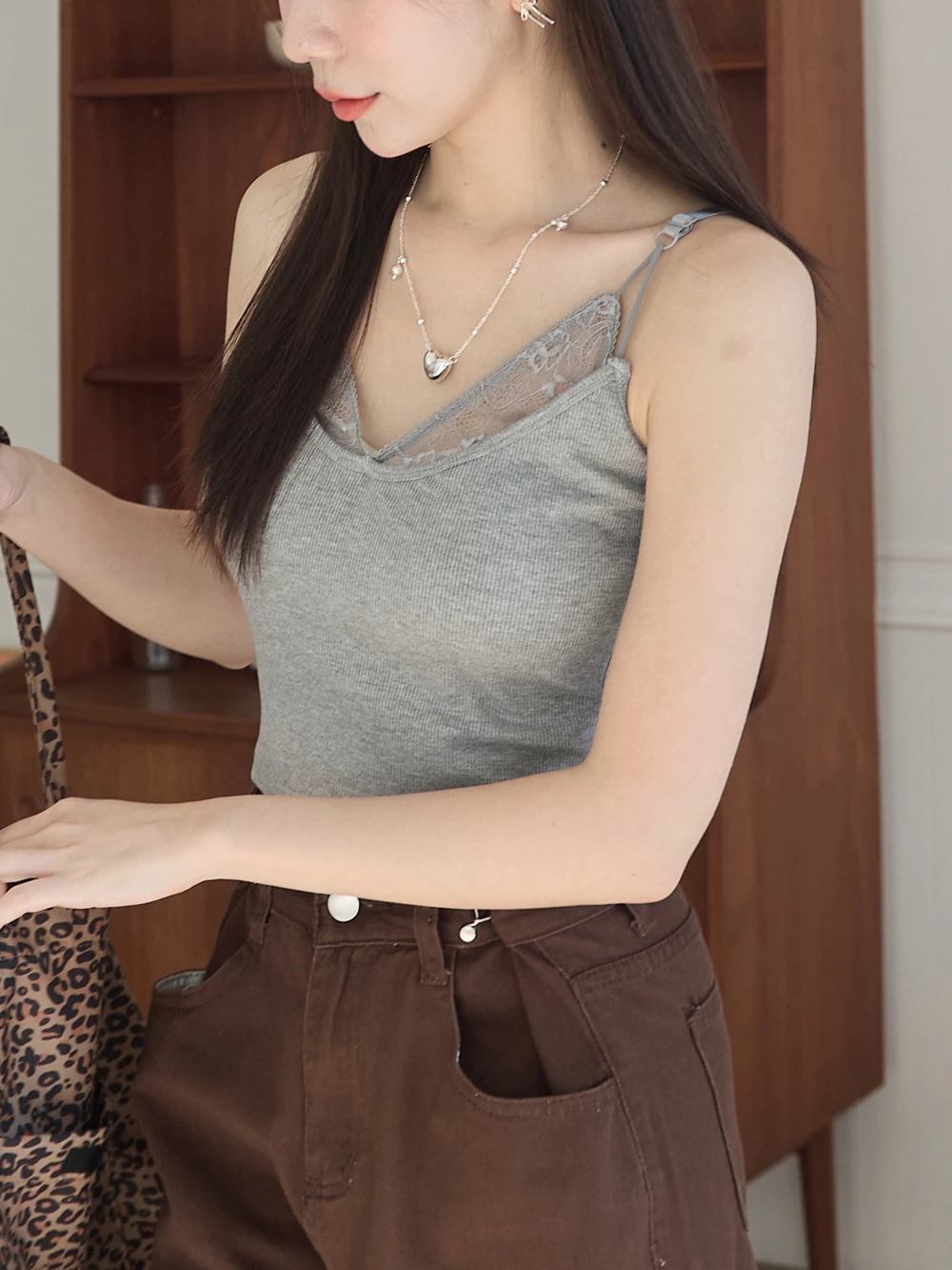 假兩件蕾絲胸墊細肩背心