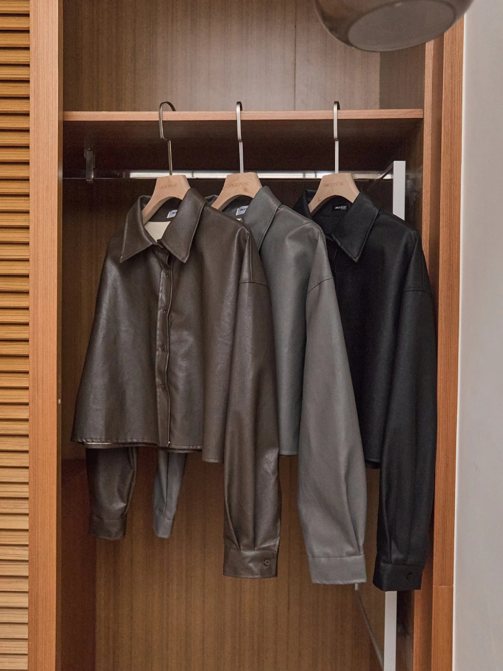 霧感皮革短版襯衫