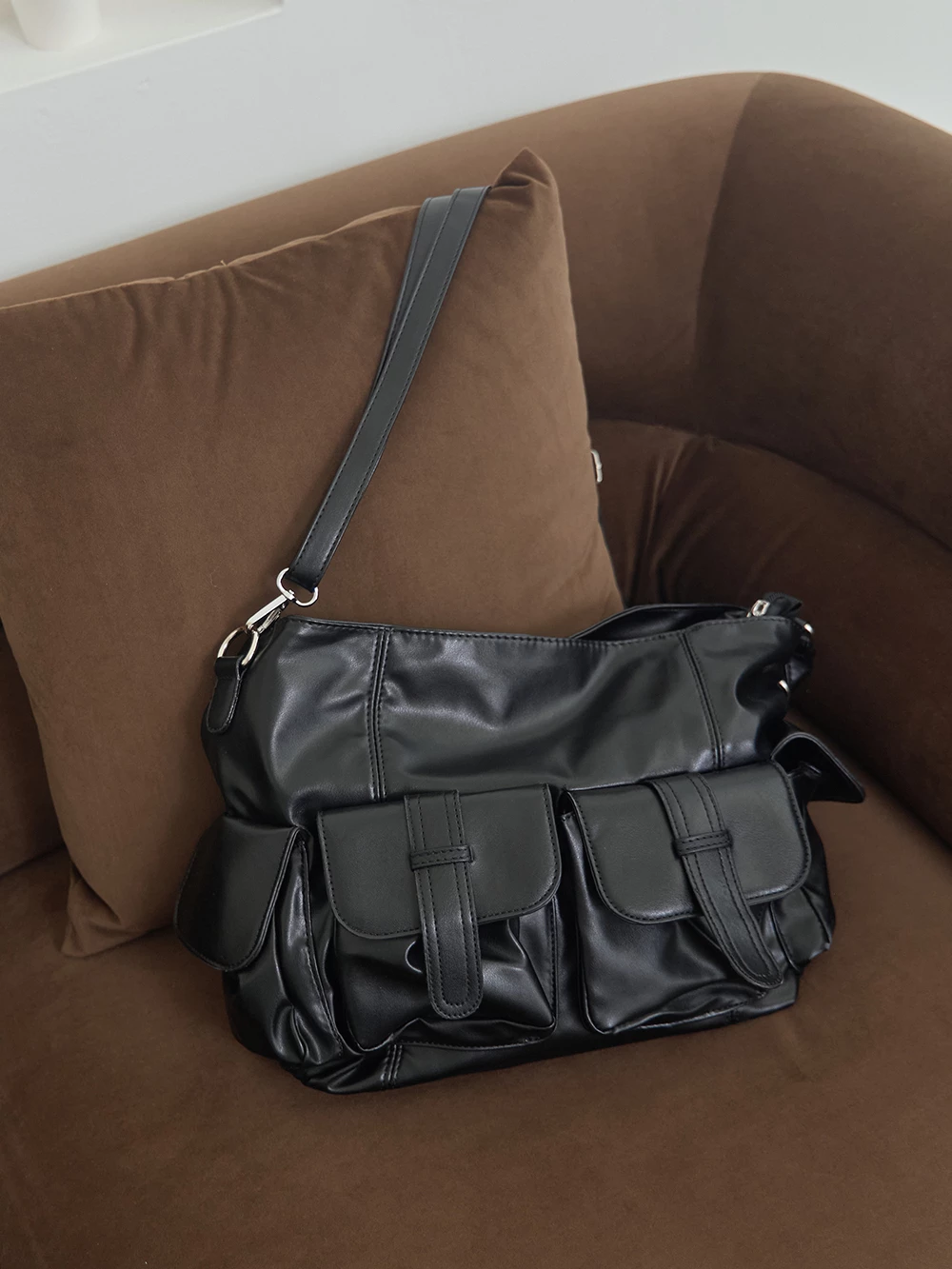 軟皮多口袋單肩包