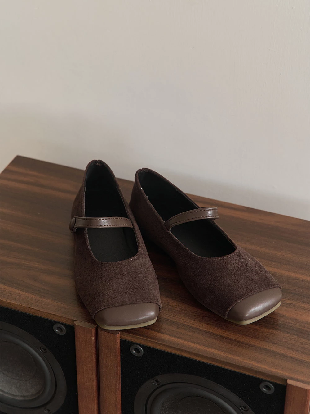 磨砂絨方頭瑪莉珍鞋