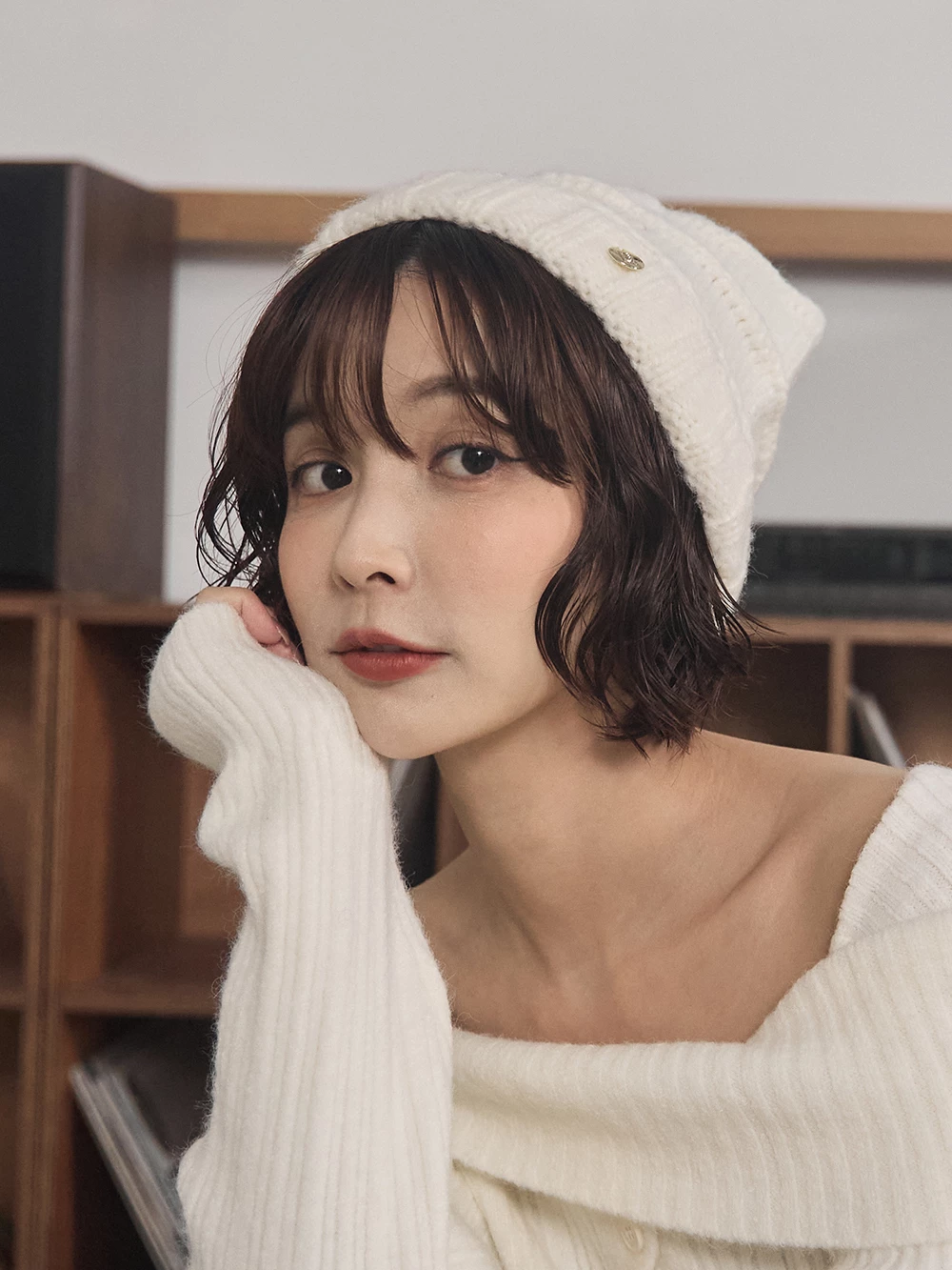 小銀牌造型毛帽