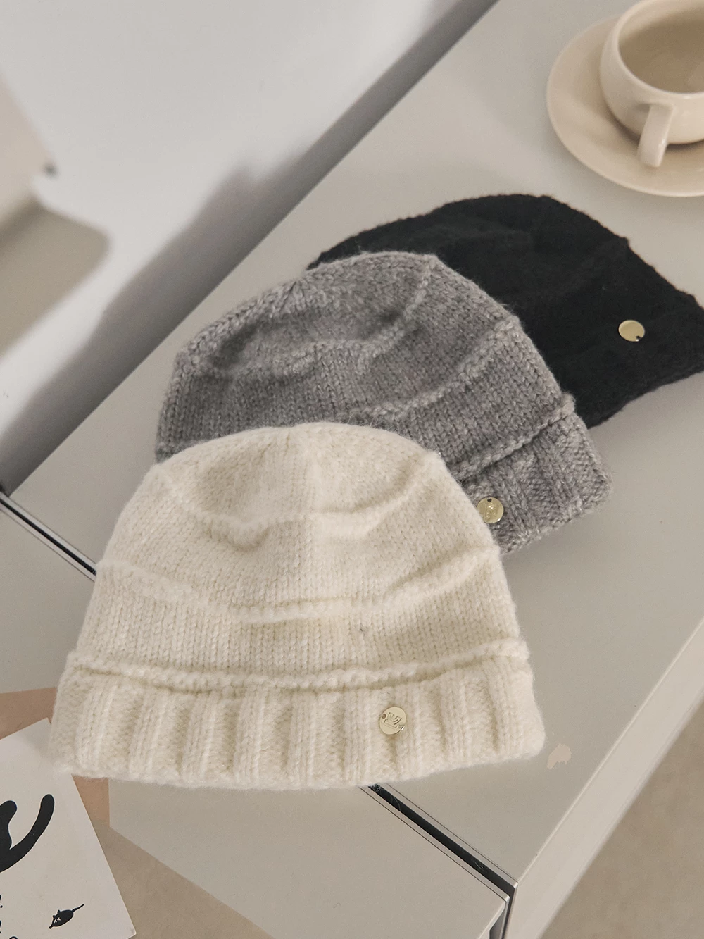 小銀牌造型毛帽