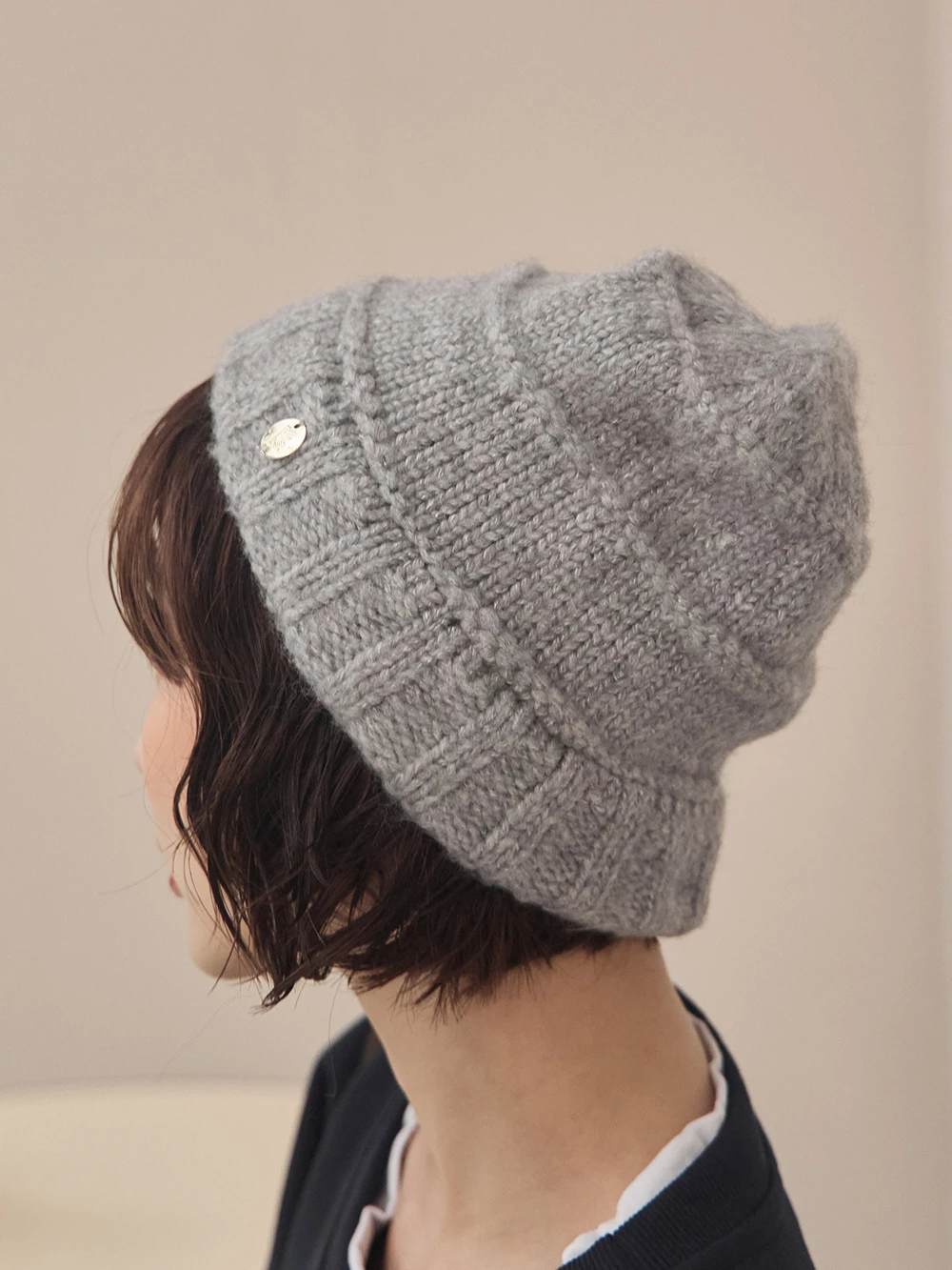 小銀牌造型毛帽