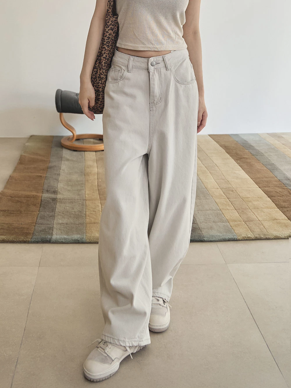 水洗感刷色牛仔褲