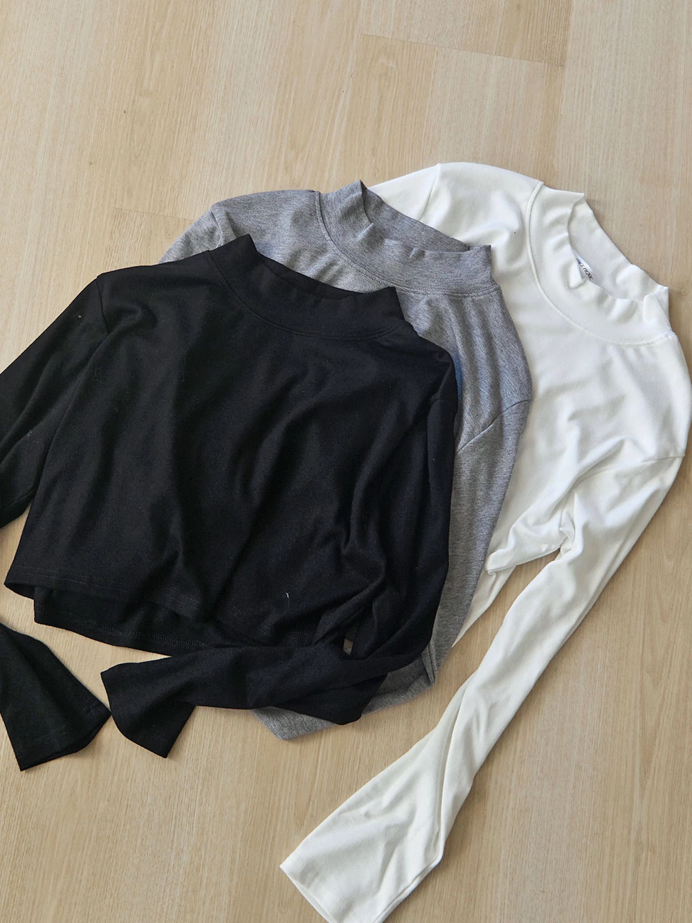 小高領短版長袖上衣