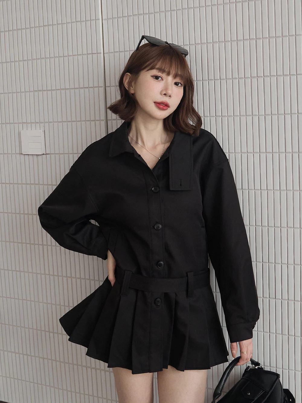 百摺下擺造型風衣外套-附綁帶