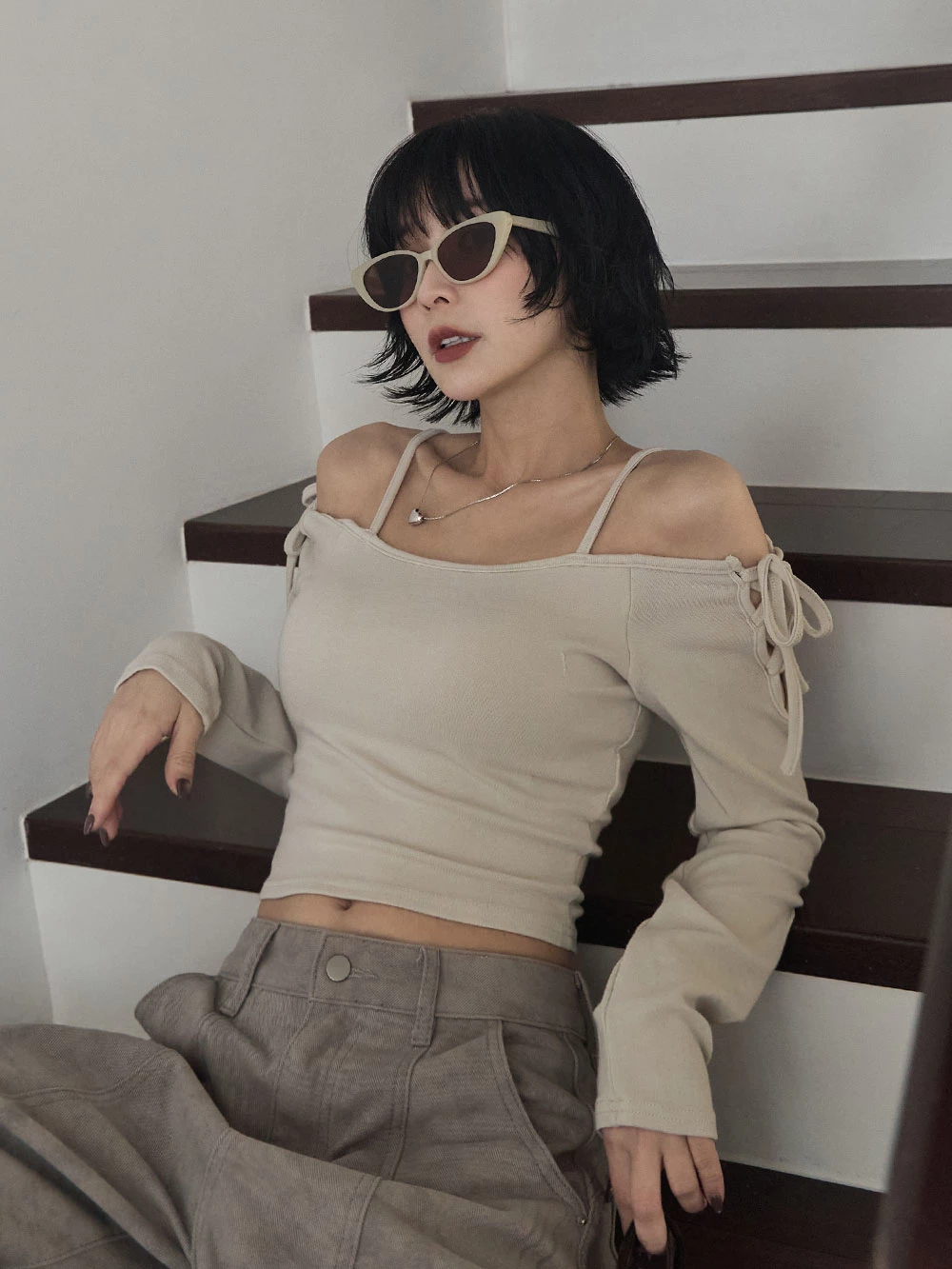 袖綁繩設計露肩胸墊上衣