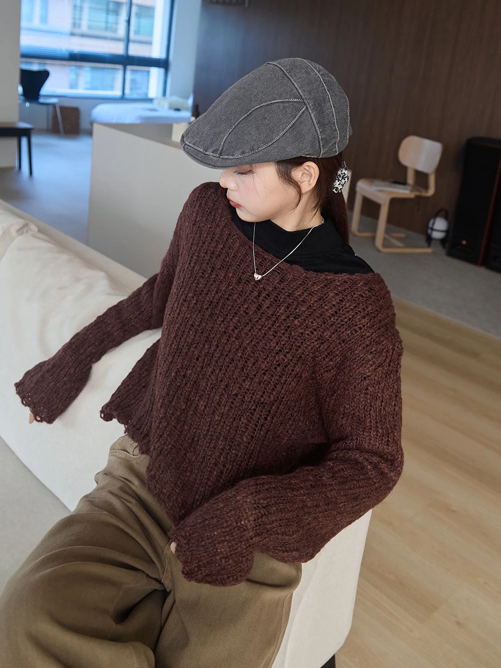 鏤空圓領織紋上衣