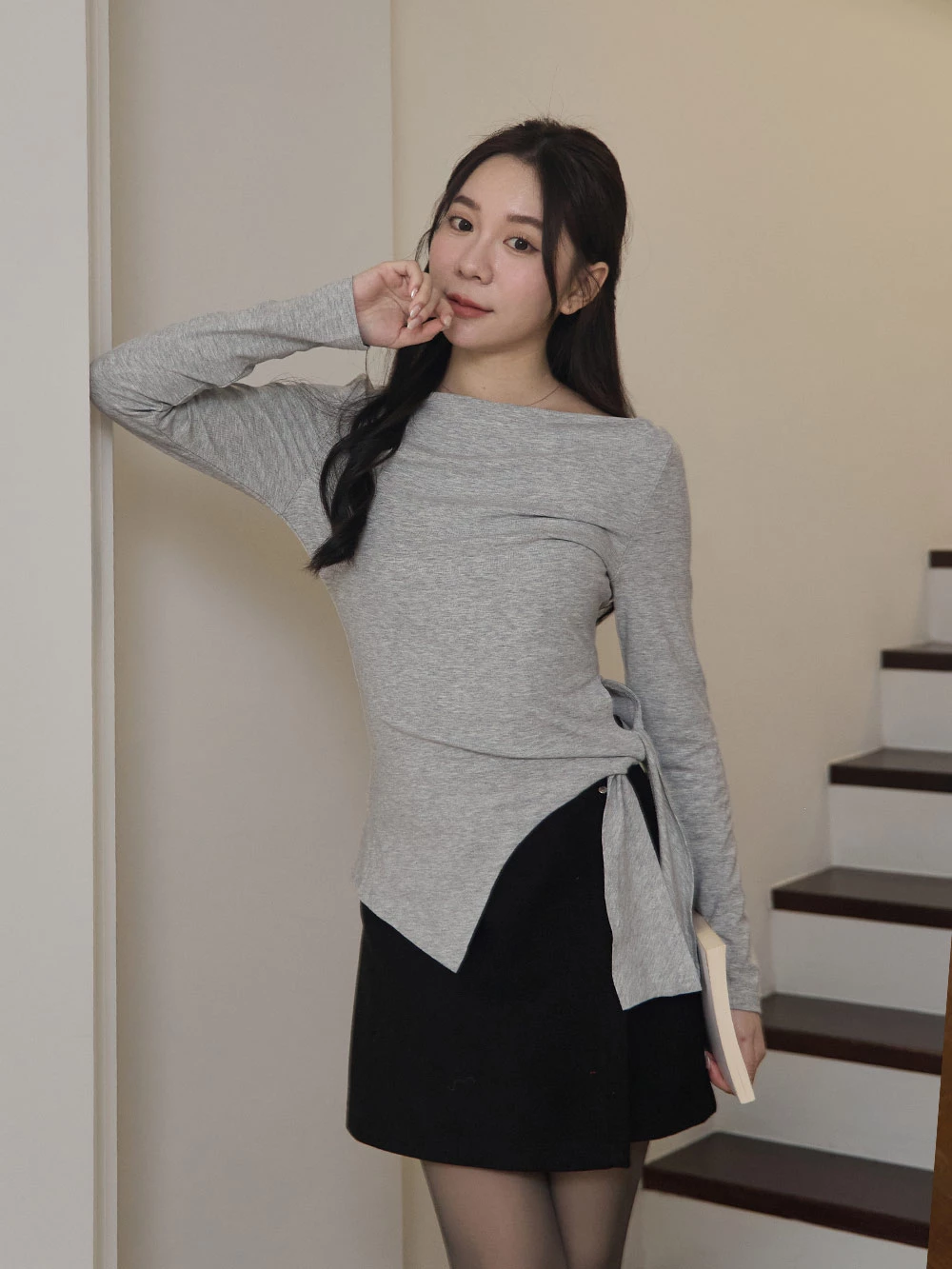 不對稱側綁帶寬領上衣