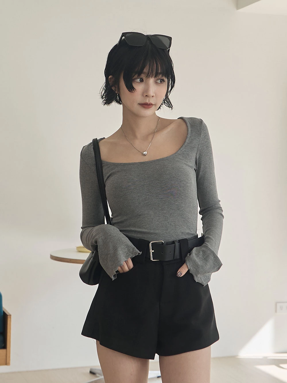 不對稱下擺方領上衣