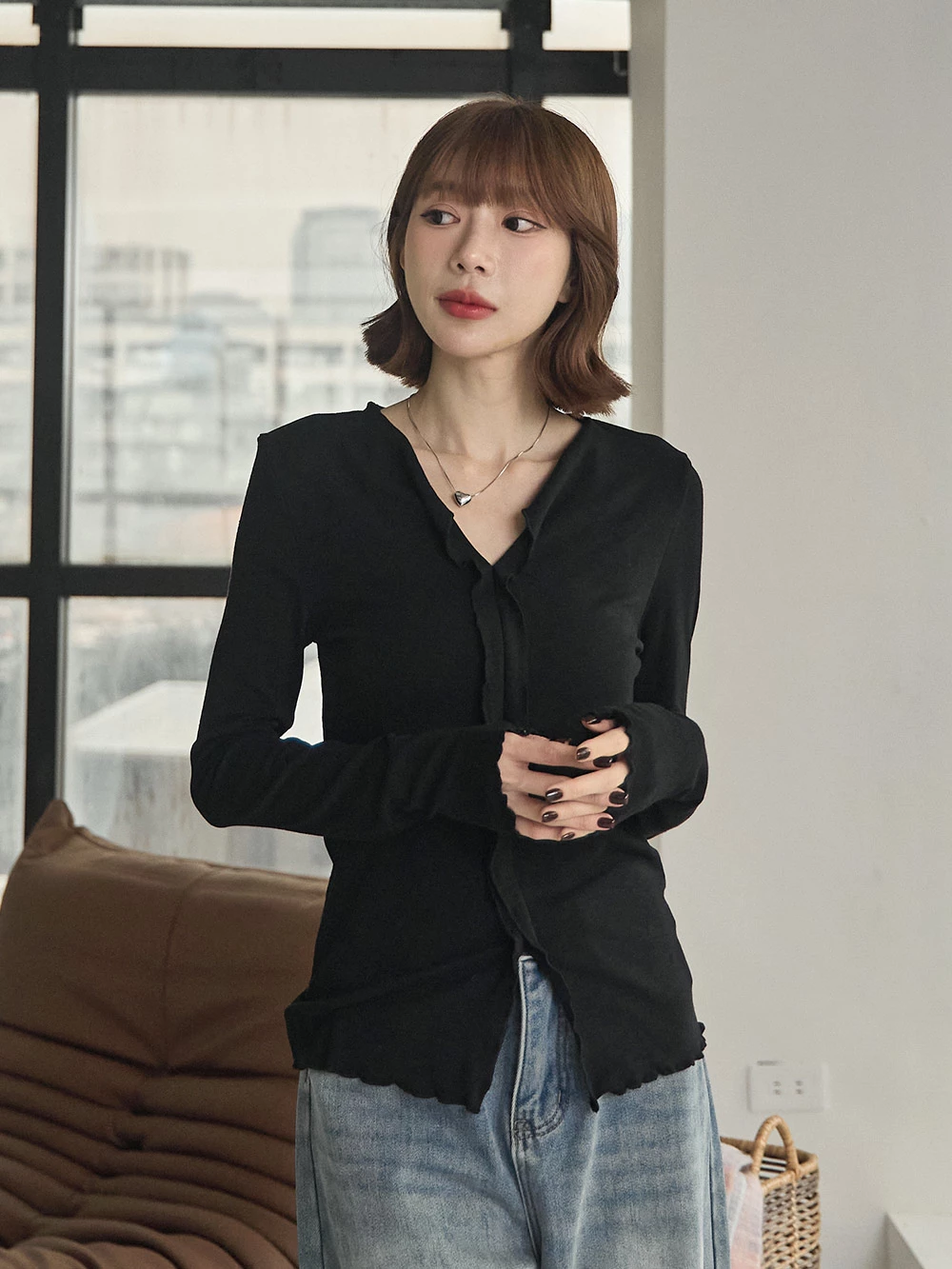 木耳邊翻領V領上衣