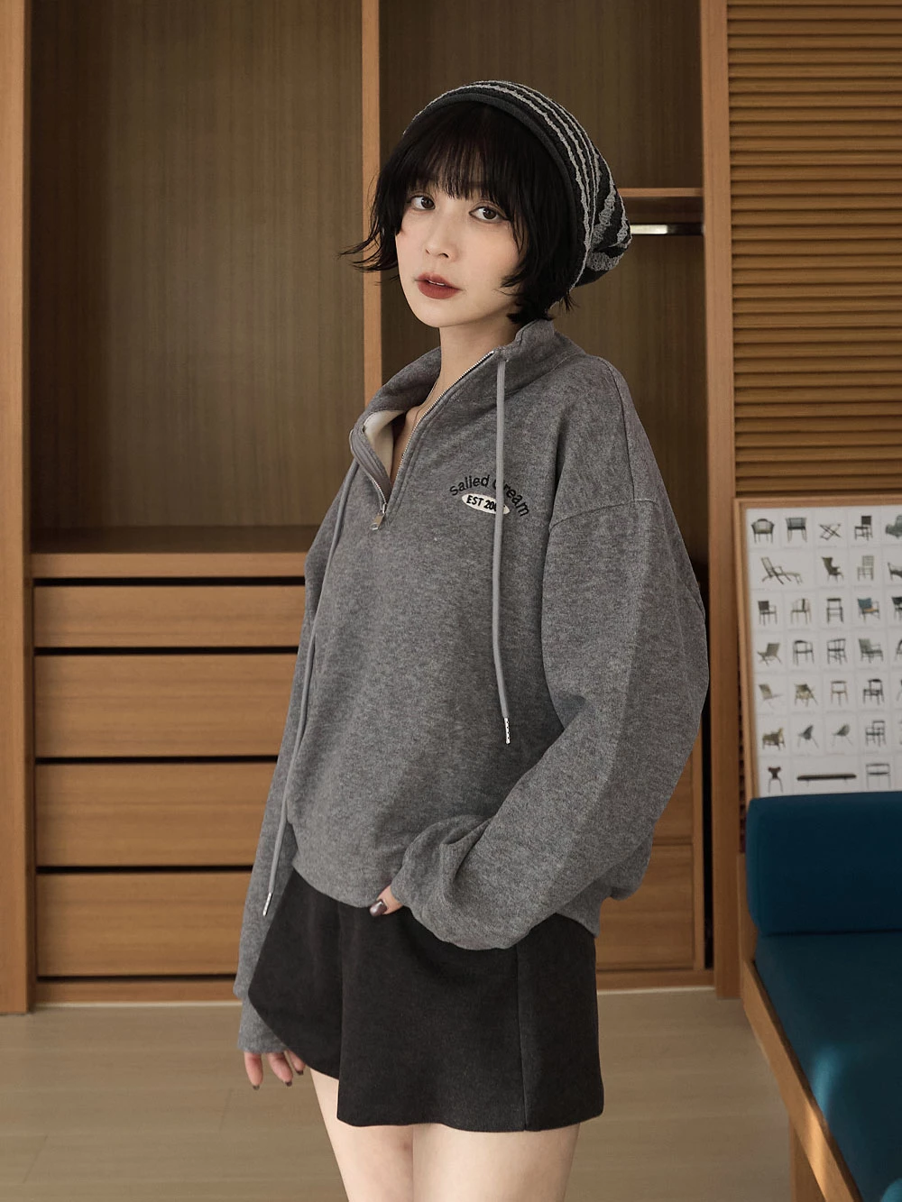 半拉鍊立領繡字磨毛上衣