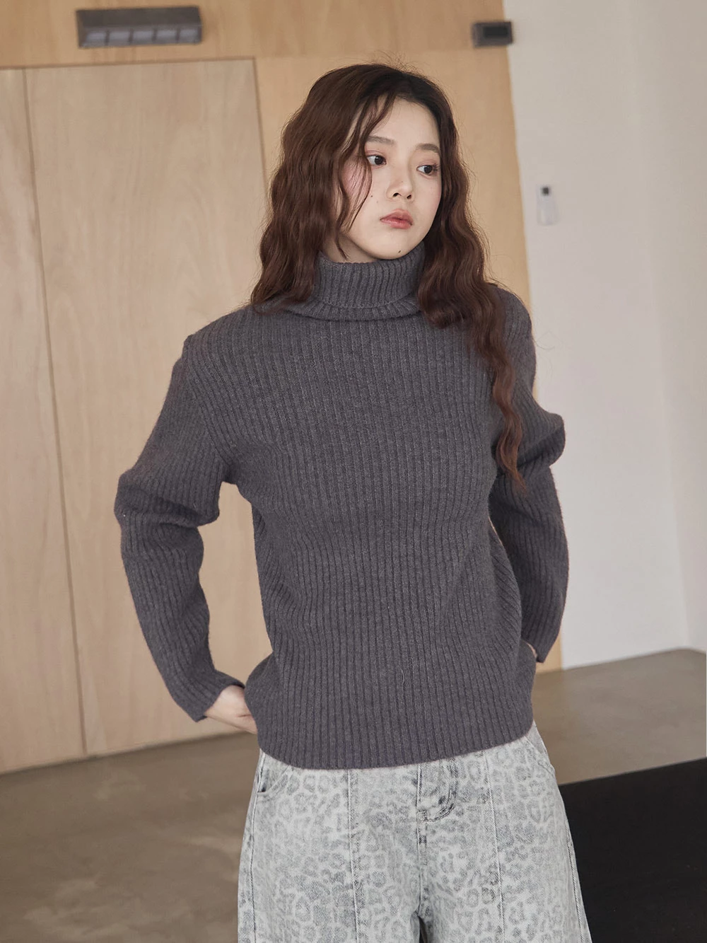 高領坑條針織上衣