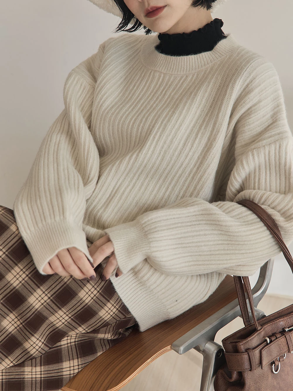 厚實坑條圓領針織上衣