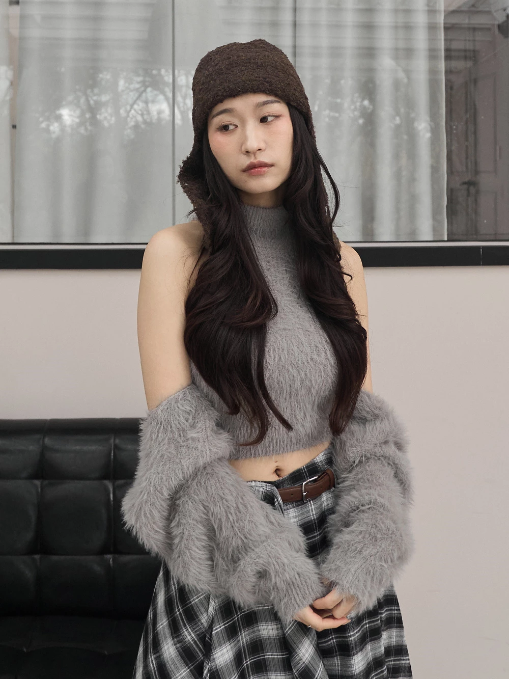 兩件式-高領削肩背心+水貂毛針織外套