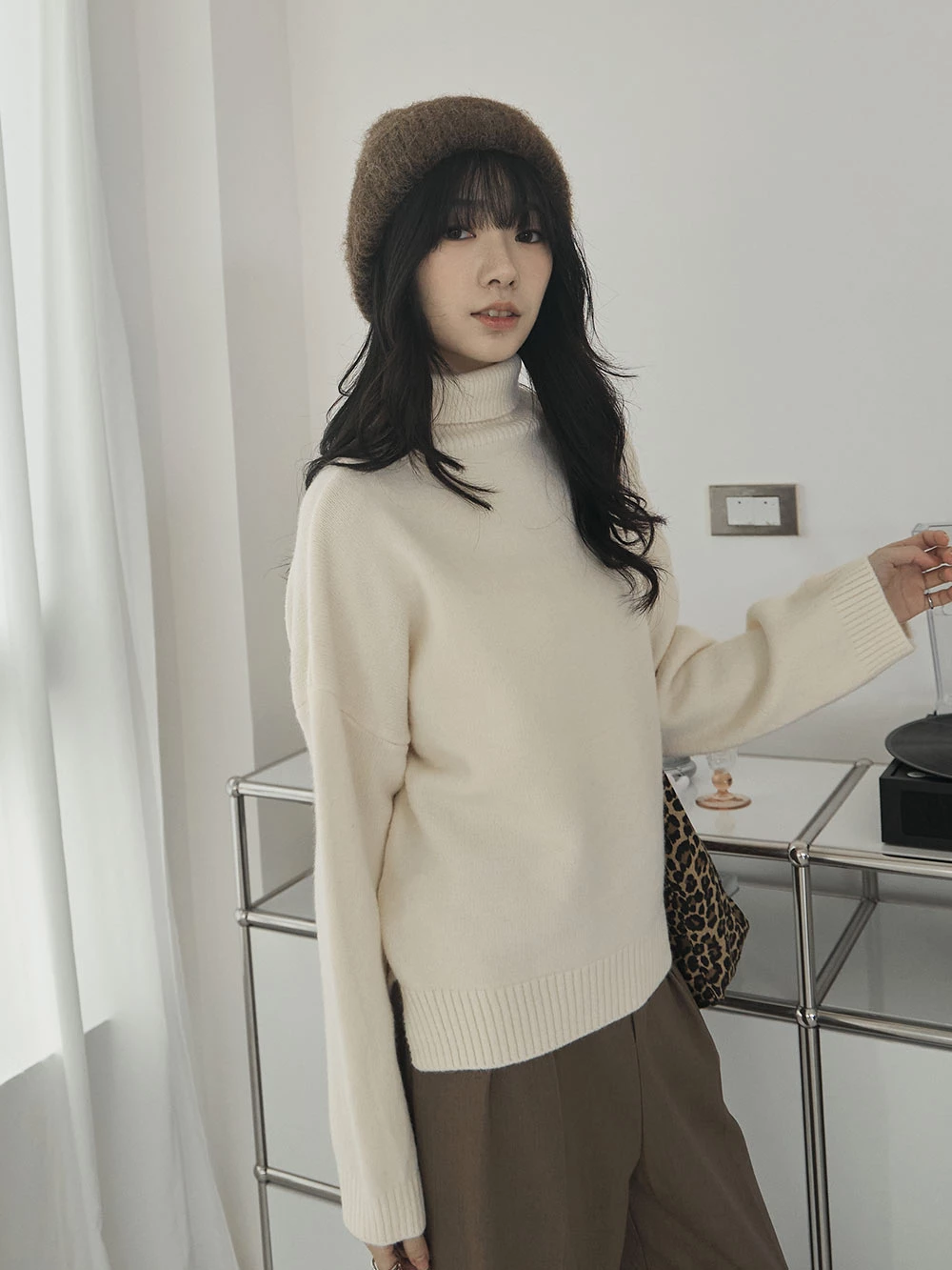 側開岔高領針織上衣