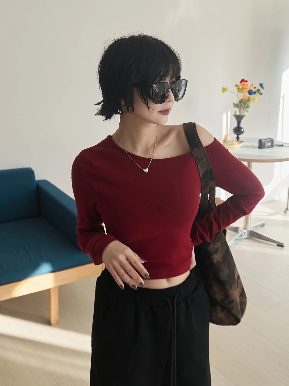 不對稱斜肩極彈胸墊上衣