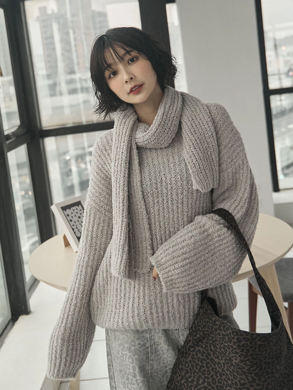 軟糯寬鬆V領針織上衣+圍巾