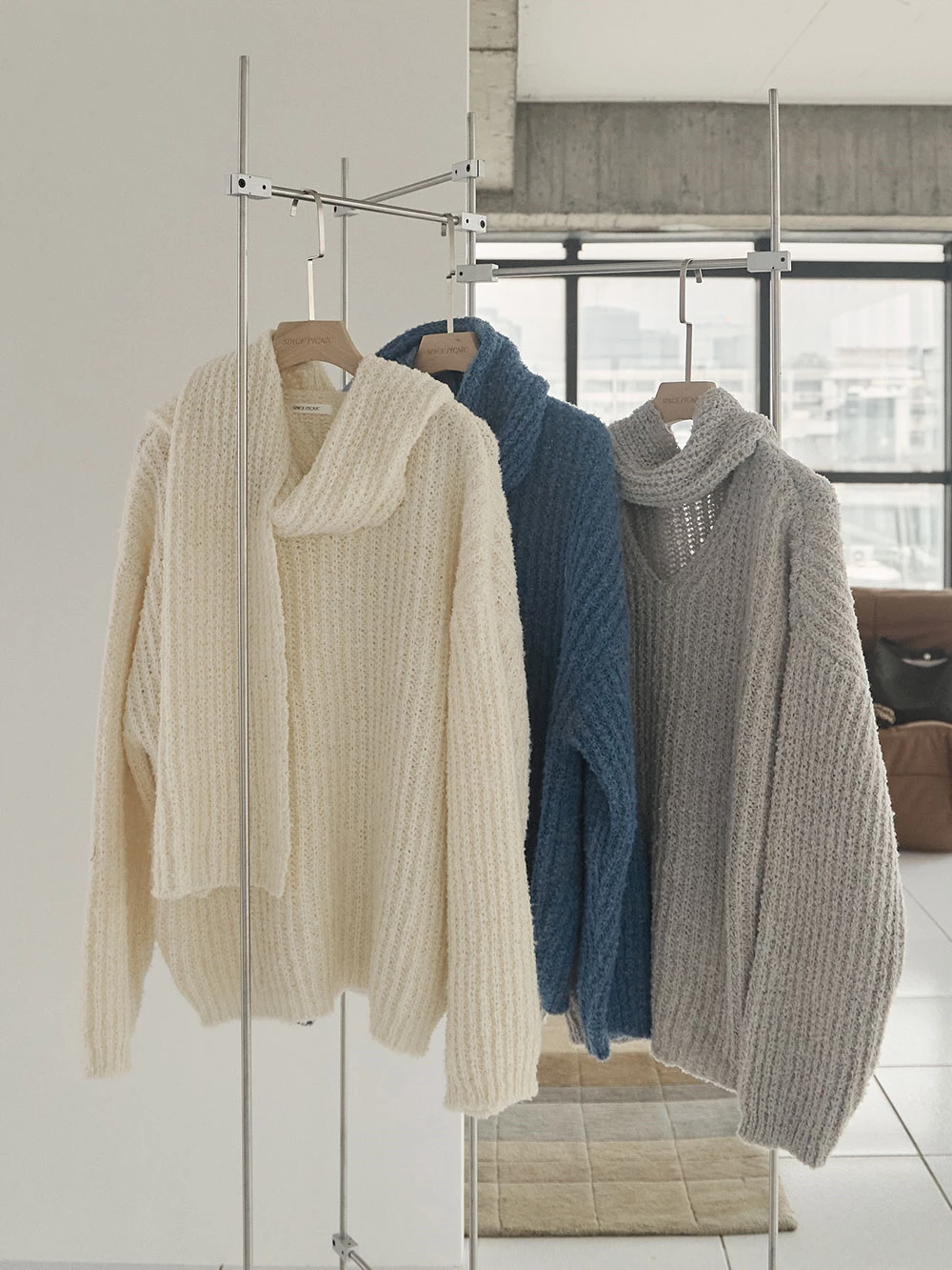 軟糯寬鬆V領針織上衣+圍巾