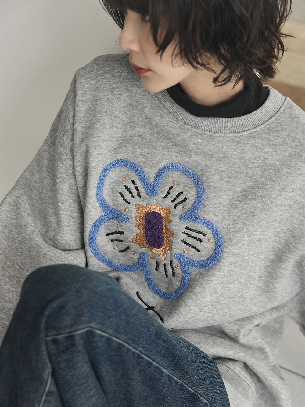 刺繡花朵內刷絨大學T