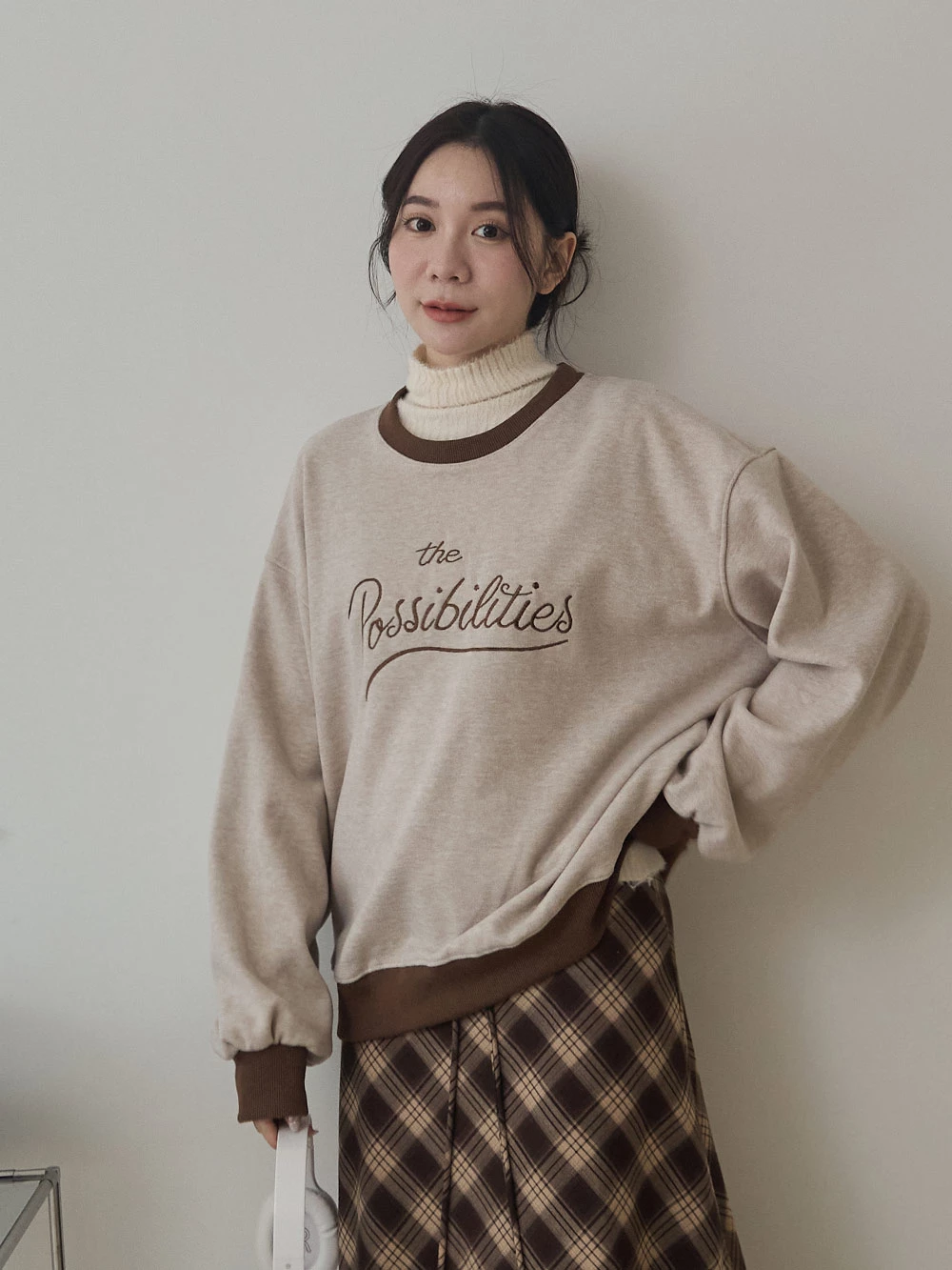 撞色領字母繡圖大學T