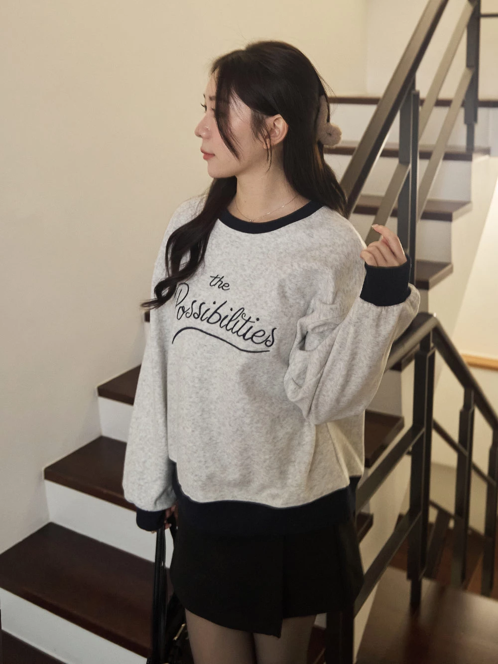 撞色領字母繡圖大學T