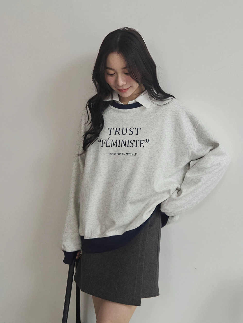 撞色領FÉMINISTE繡圖大學T