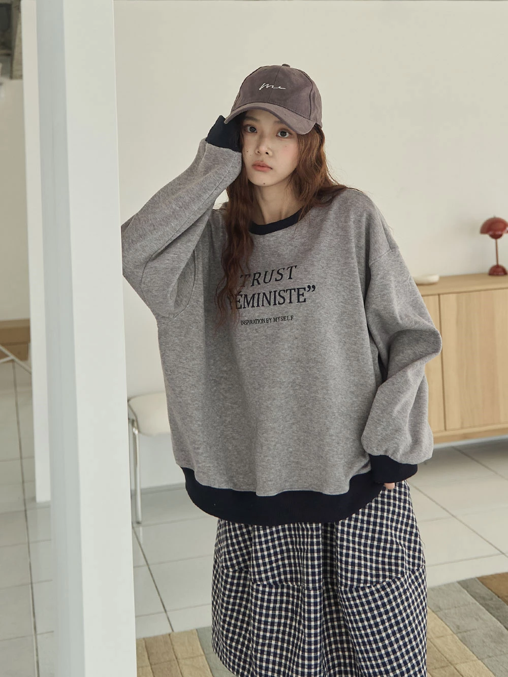 撞色領FÉMINISTE繡圖大學T