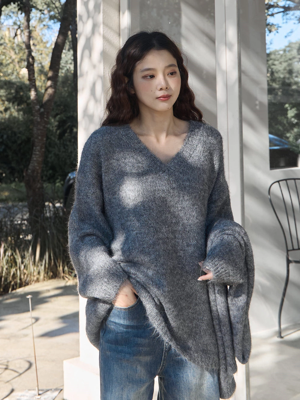 混毛感V領針織上衣-附圍巾